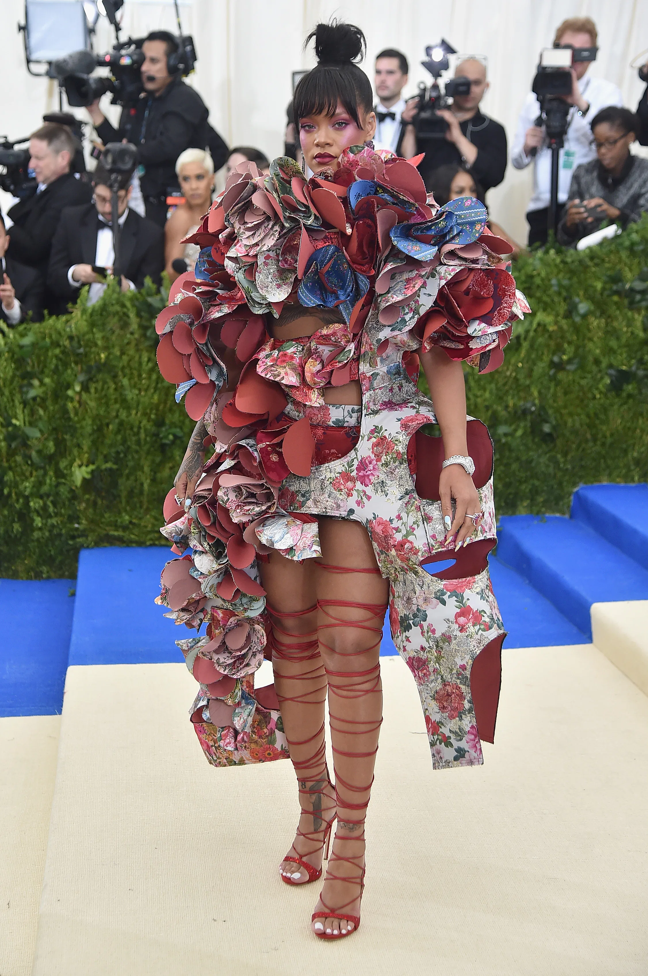 rihanna pope dress designer The theme was Heavenly Bodies, and Rihanna delivered divine fashion. Her Pope inspired Margiela look turned heads and made history