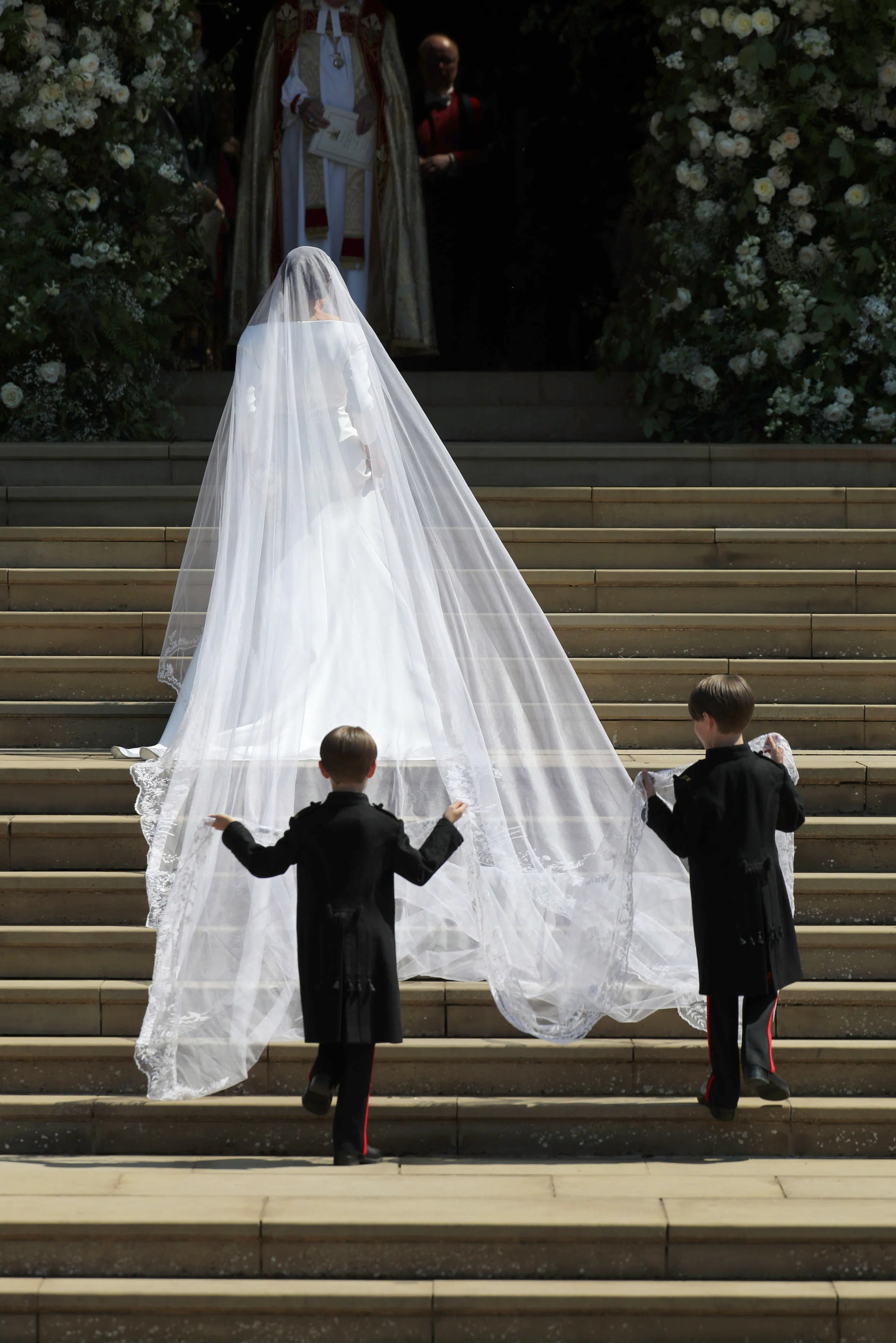 Who Designed Meghan Markle's Wedding Dress? The Designer Is Totally  Unexpected