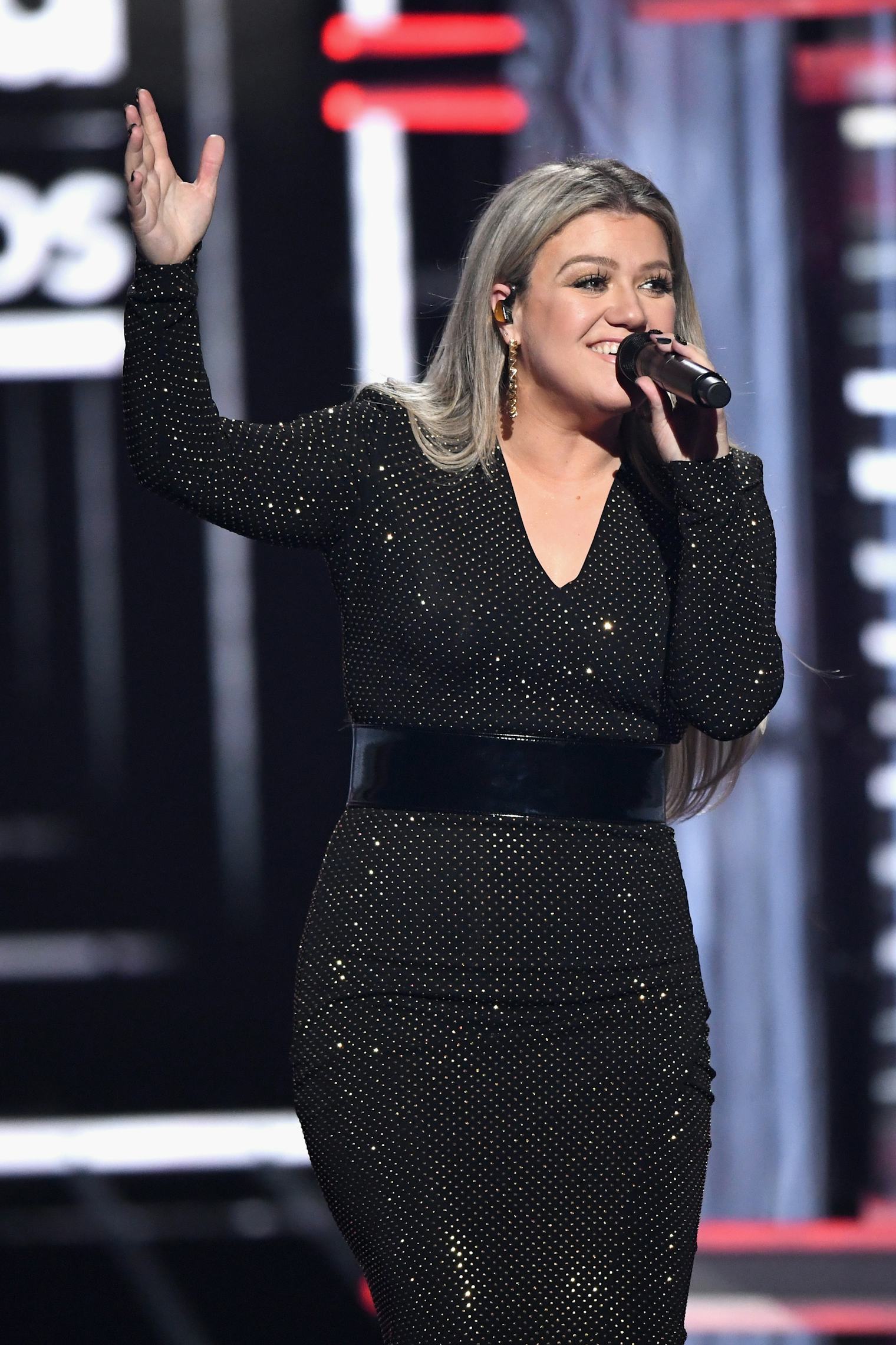 Kelly Clarkson's 2018 Billboard Music Awards Outfits Were All Gorgeous