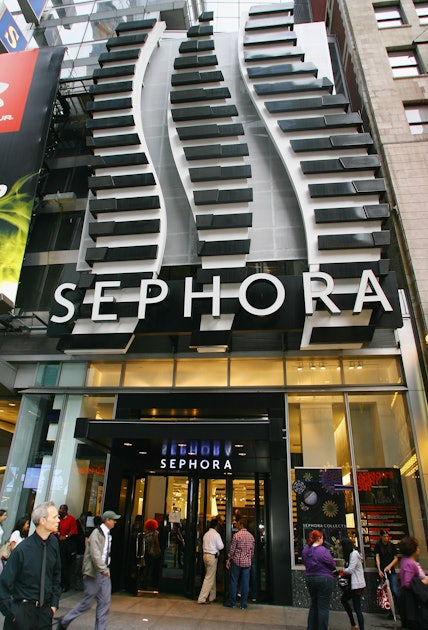 Can't seem to find any Sephora Trans Makeup Classes near me any help  appreciated : r/transgender
