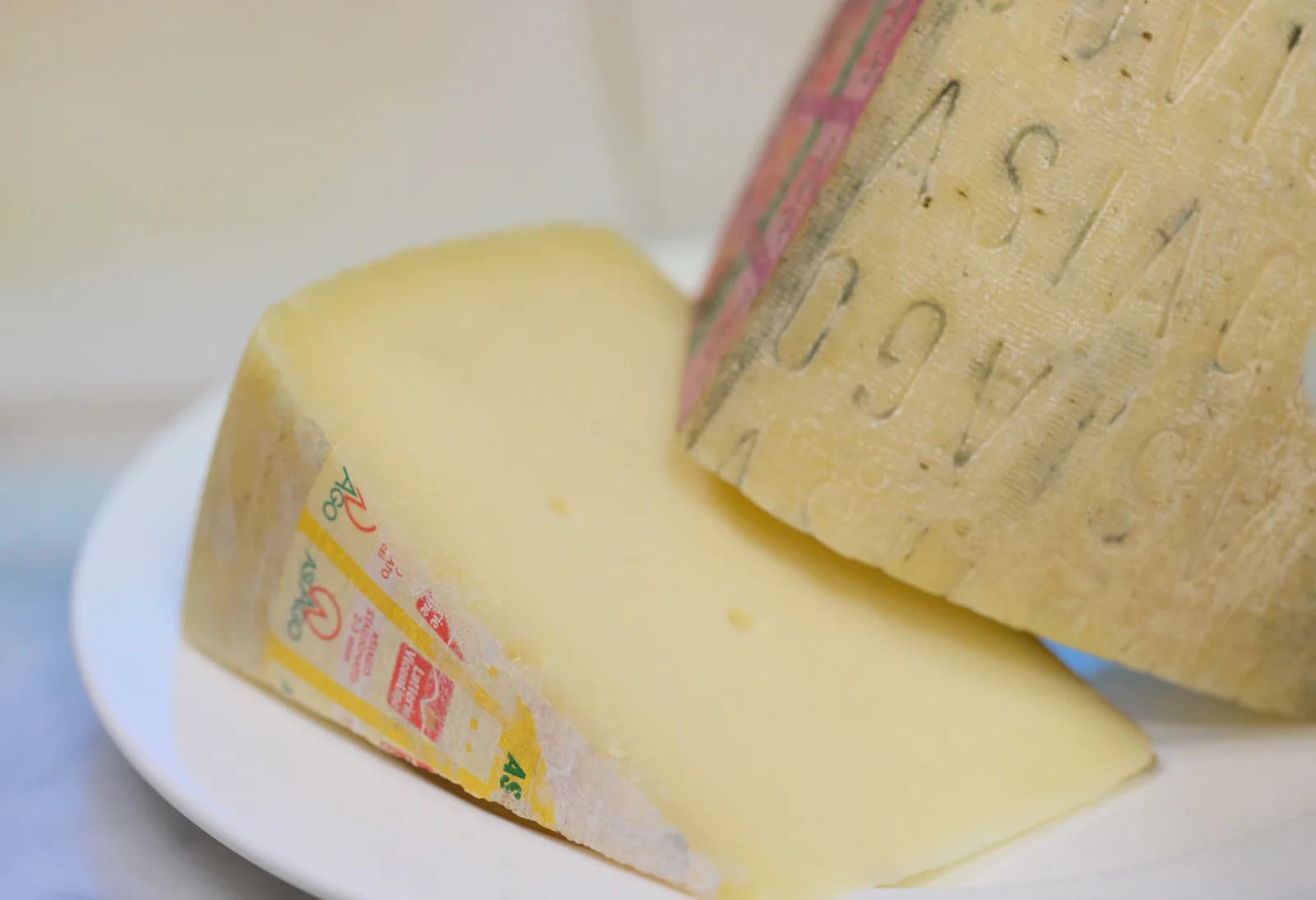16 Unique Cheeses To Try On National Cheese Day 2018 So You Can ...