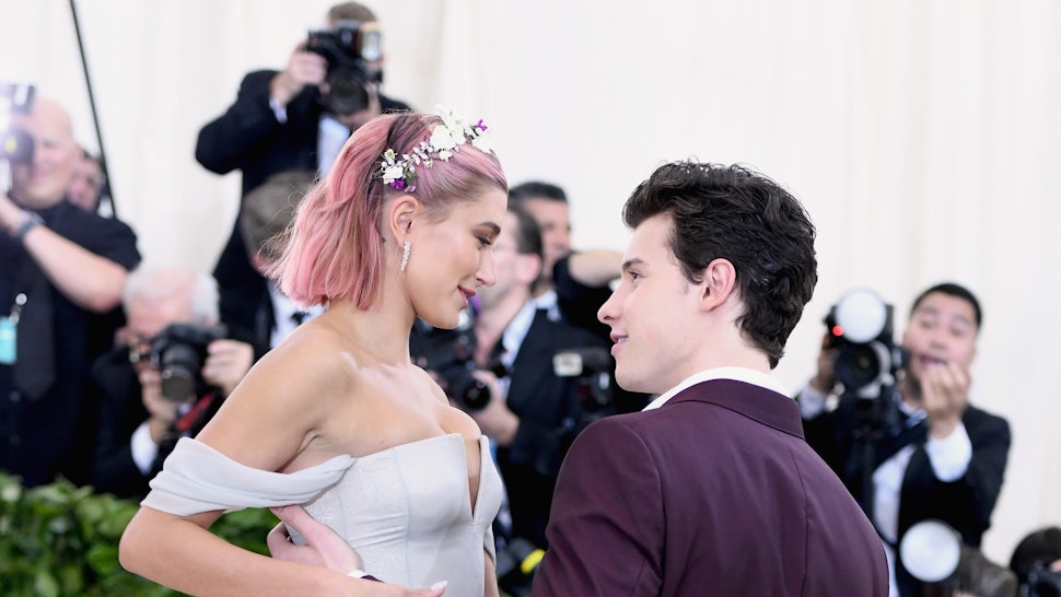 Hailey Baldwin Shawn Mendes Arent Dating But She Still