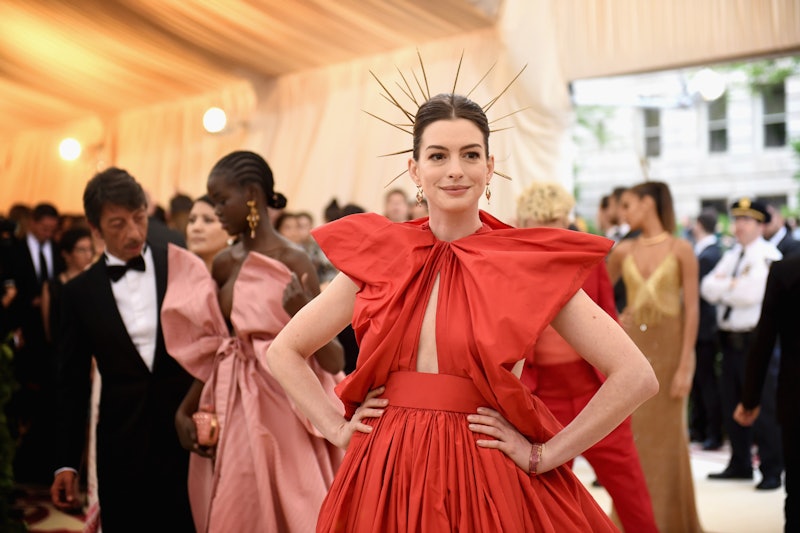 How Anne Hathaway Uses Oceans 8 As A Brilliant Response To All Her 