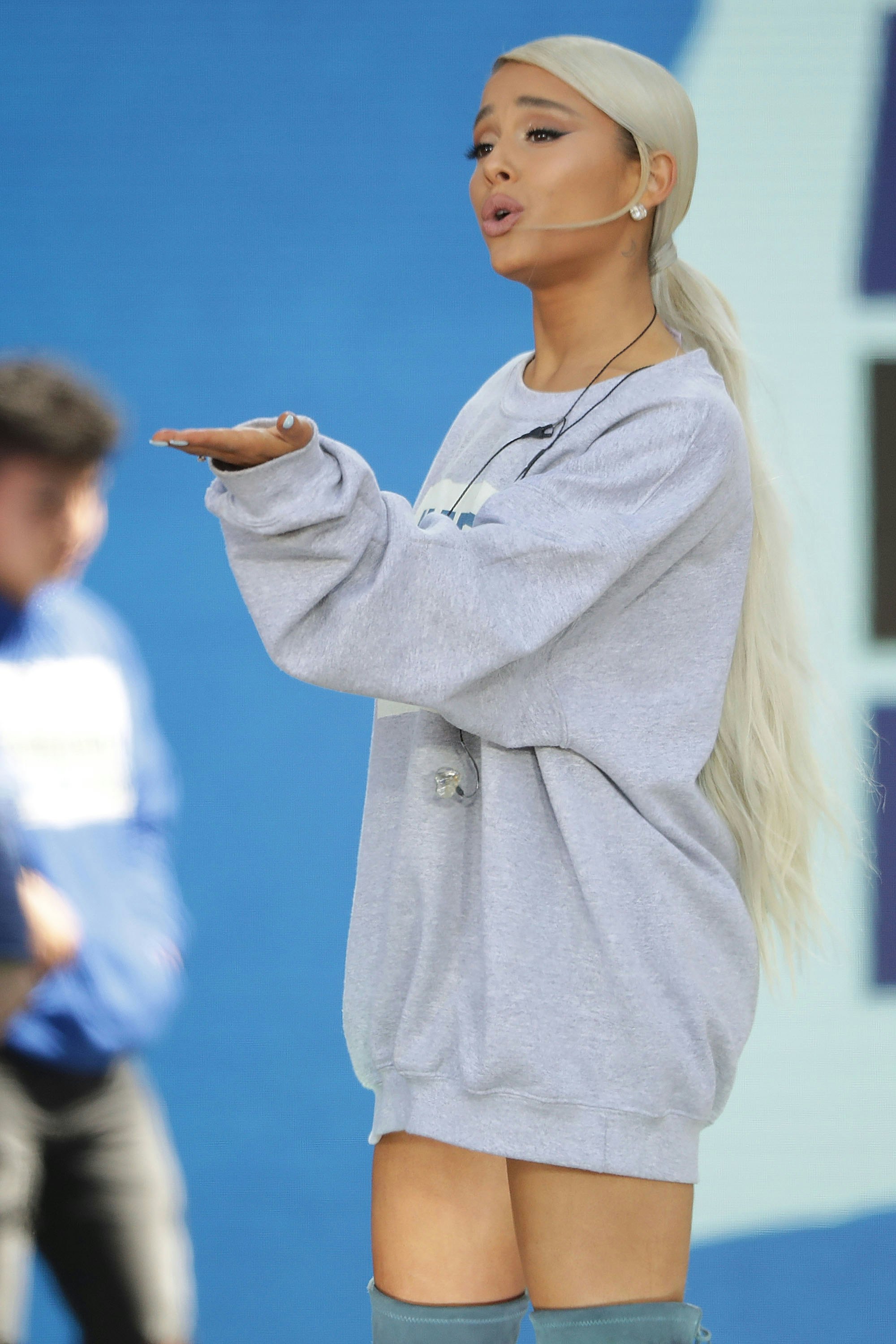 Is Ariana Grande Ever Getting Rid Of Her Ponytail Don T Count On