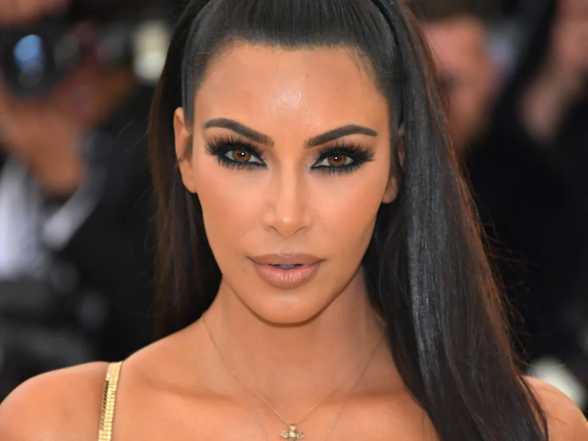 Kim Kardashian's 2018 Met Gala Dress Was Liquid Gold Versace & Channeled Cleopatra Kim Kardashian's 2018 Met Gala Dress Was Liquid Gold Versace & Channeled Cleopatra