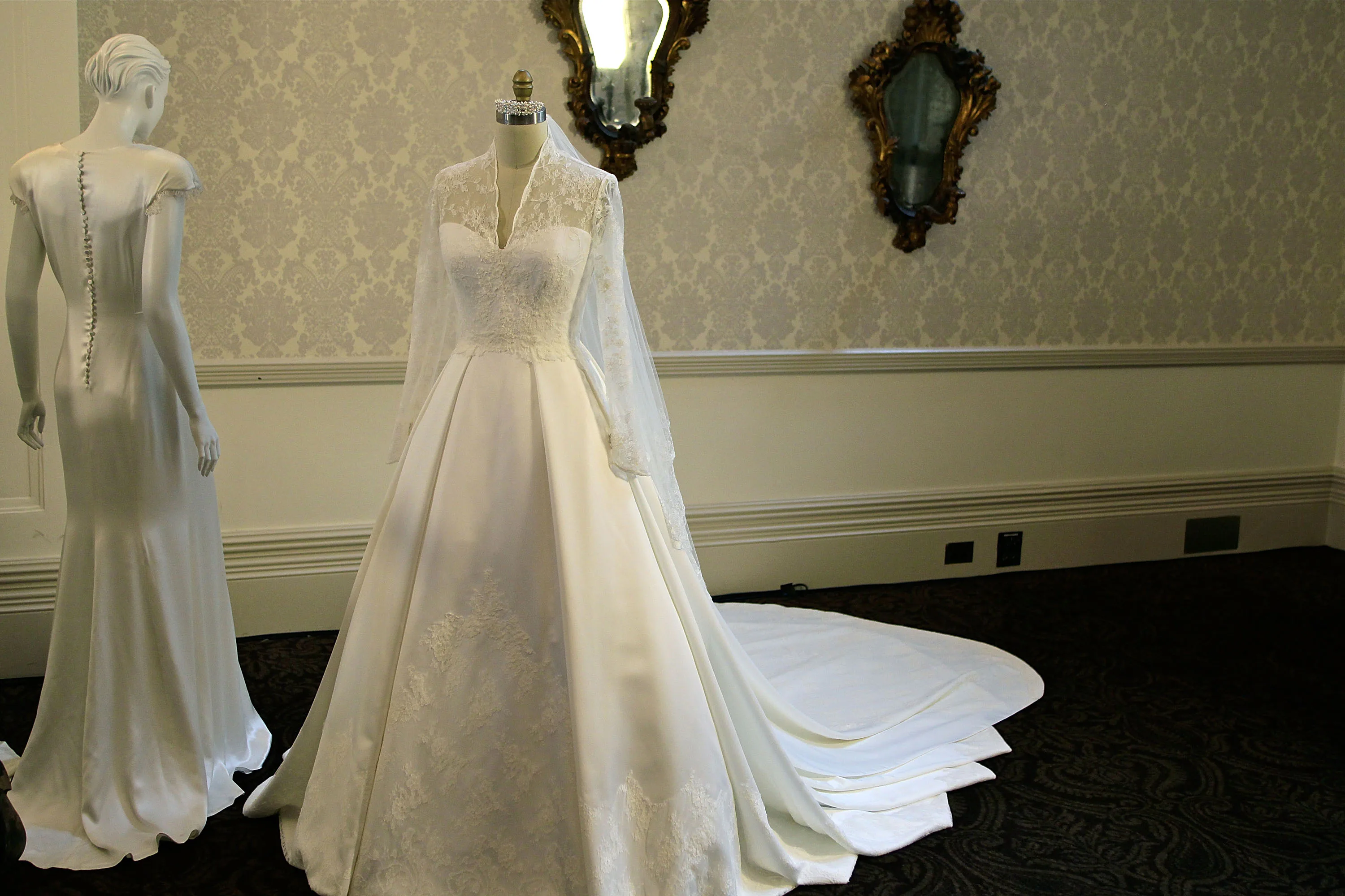 4 Photos Of Kate Middleton's Wedding Dress That'll Pump You Up For Meghan Markle's Wedding Dress Reveal 4 Photos Of Kate Middleton's Wedding Dress That'll Pump You Up For Meghan Markle's Wedding Dress Reveal