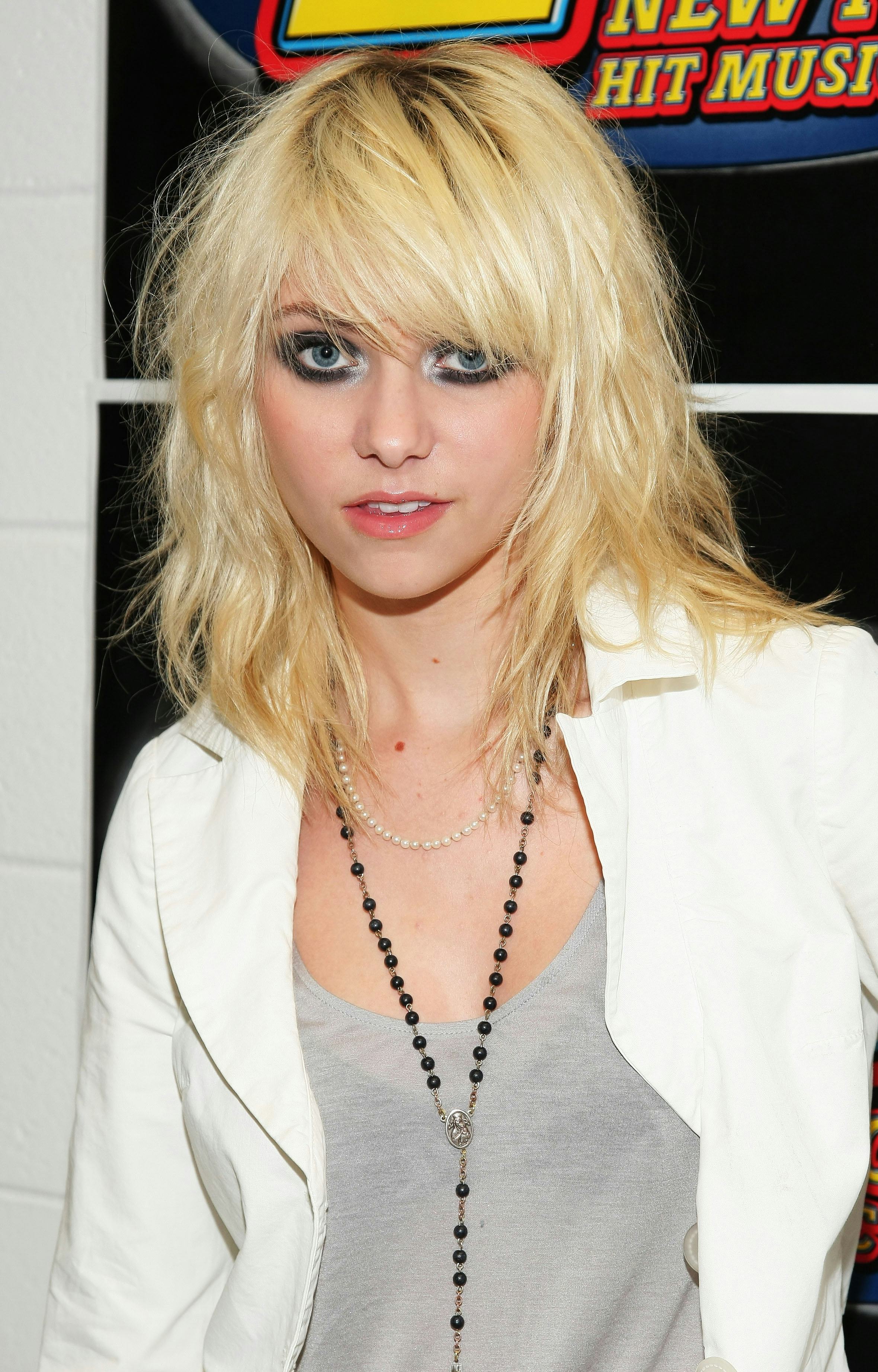 Hacked Taylor Momsen nudes (31 photos), Tits, Paparazzi, Feet, in bikini 2006 Hacked Taylor Momsen nude (94 foto and video), Sexy, Is a cute, Selfie, braless 2006