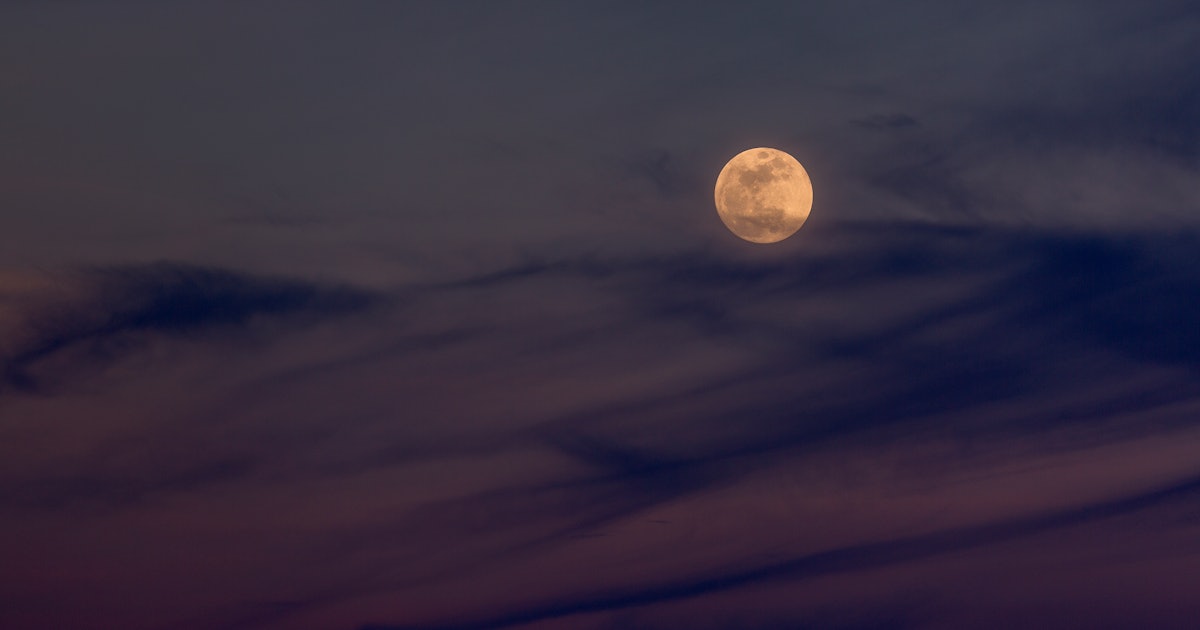 Last Quarter Moon Horoscope & Astrology Forecast For Today, 6/6/2018 For Each Zodiac Sign Last Quarter Moon Horoscope & Astrology Forecast For Today, 6/6/2018 For Each Zodiac Sign