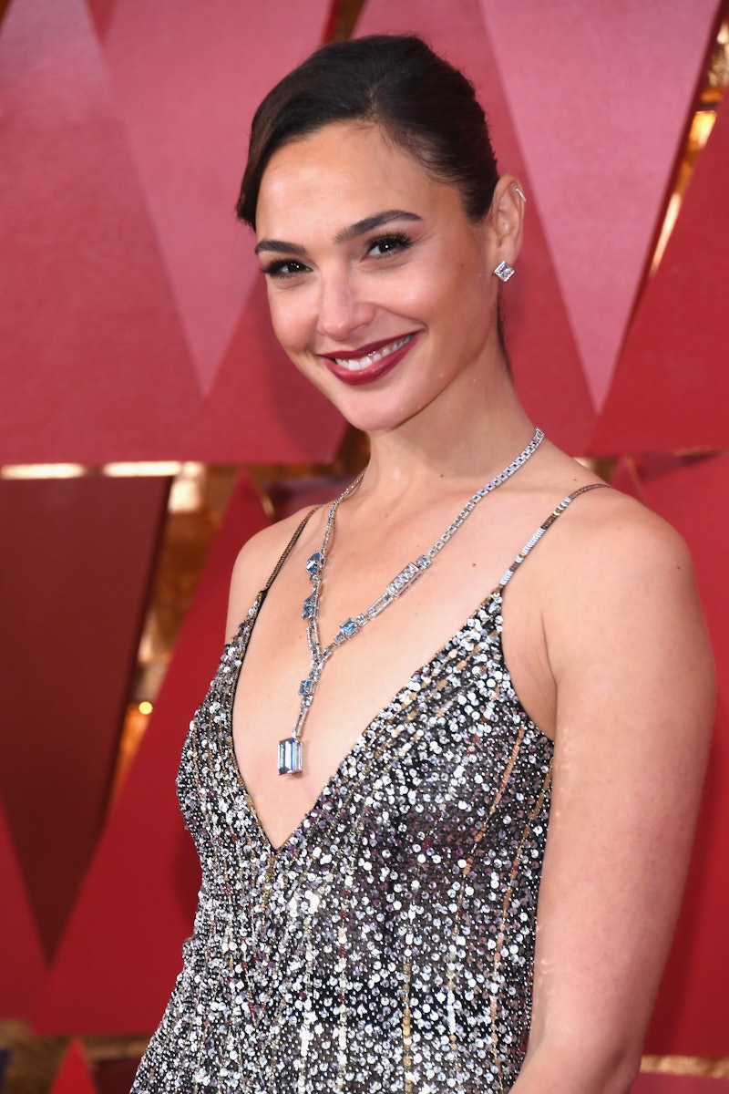 Gal Gadot s Wonder Woman 1984 Photo May Have A Major Clue About Time