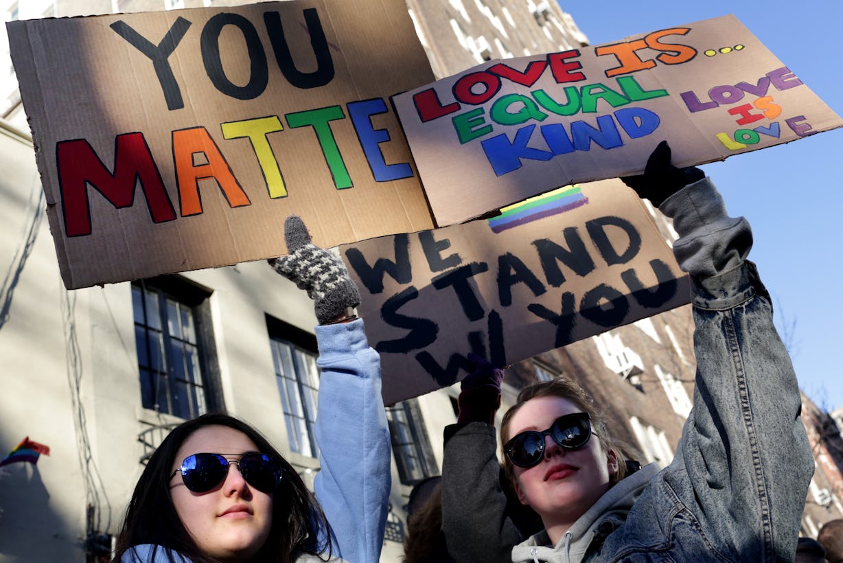 How To Make Protest Signs That Will Have The Maximum Amount Of Impact