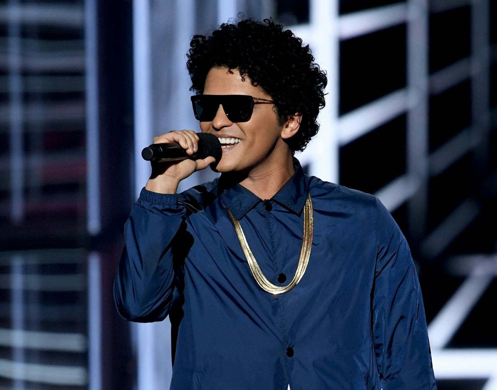 Is Bruno Mars OK? The 24K Magic Singer Improvised After A Stage Fire Is Bruno Mars OK? The 24K Magic Singer Improvised After A Stage Fire