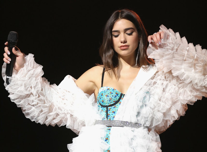Dua Lipa's New Hair Has Fans Comparing Her To '90s Victoria Beckham ...