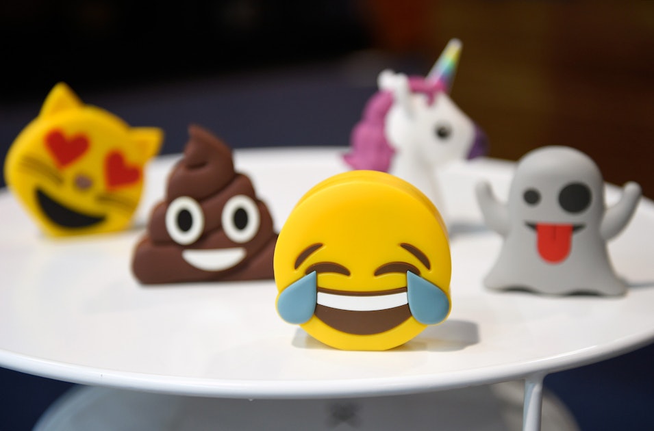 how to make cake emoticons on facebook