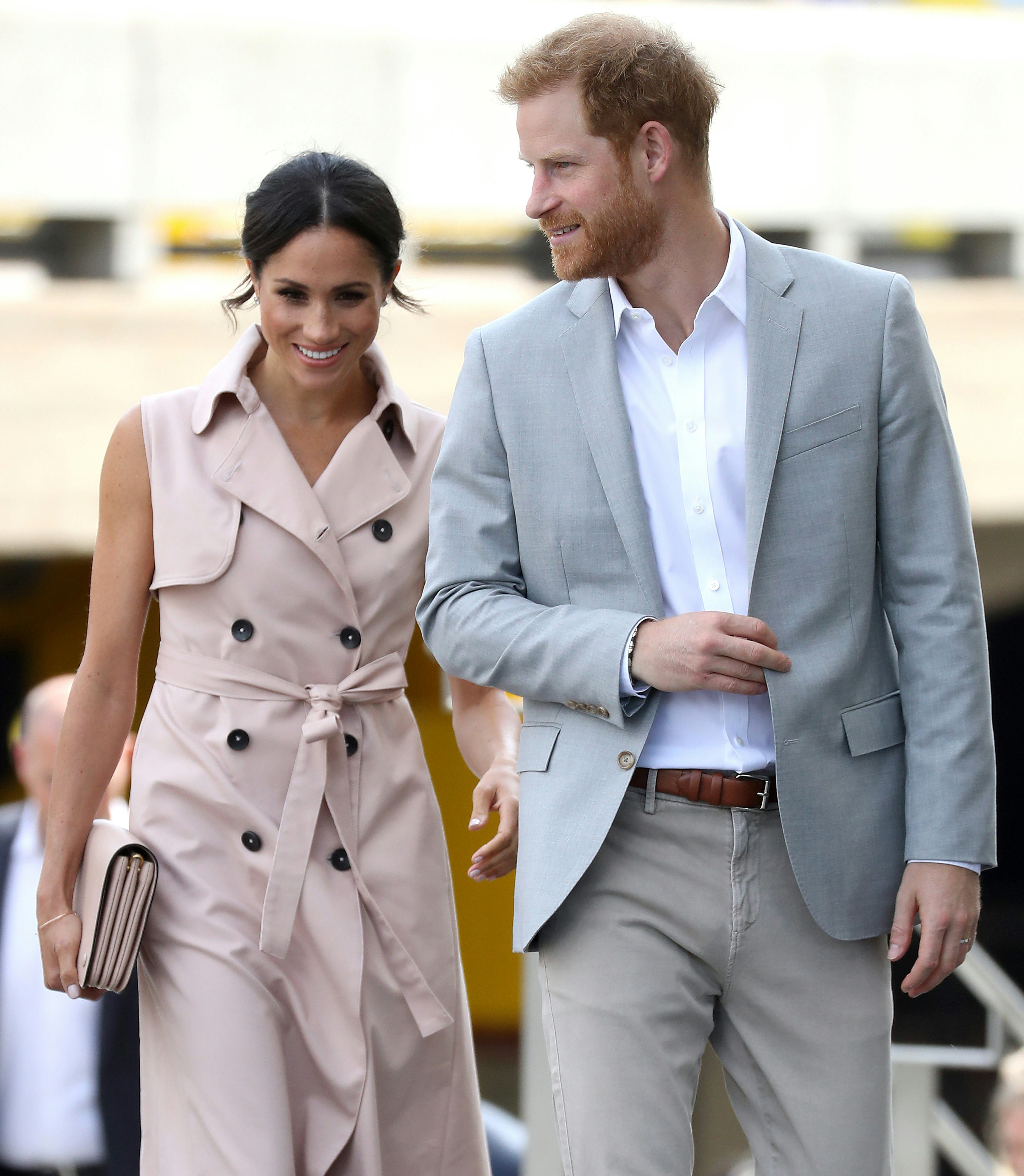 Meghan markle sleeveless hot sale trench coat