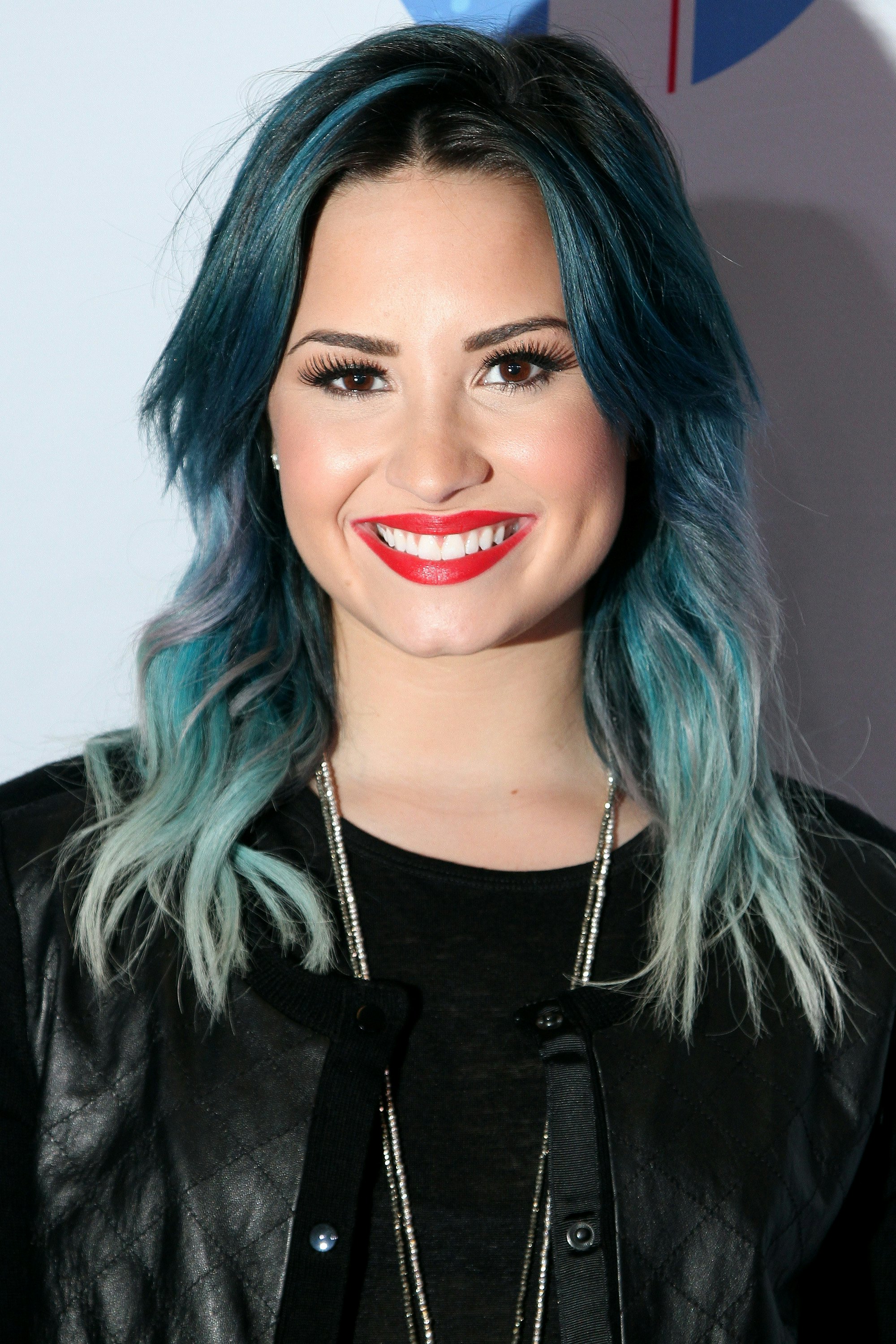 Demi Lovato S New Blonde Hair Is So So Cool For The Summer