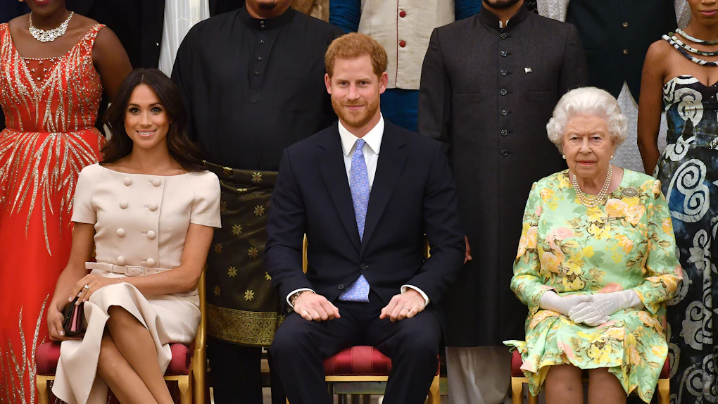 Resultado de imagem para meghan harry sad
