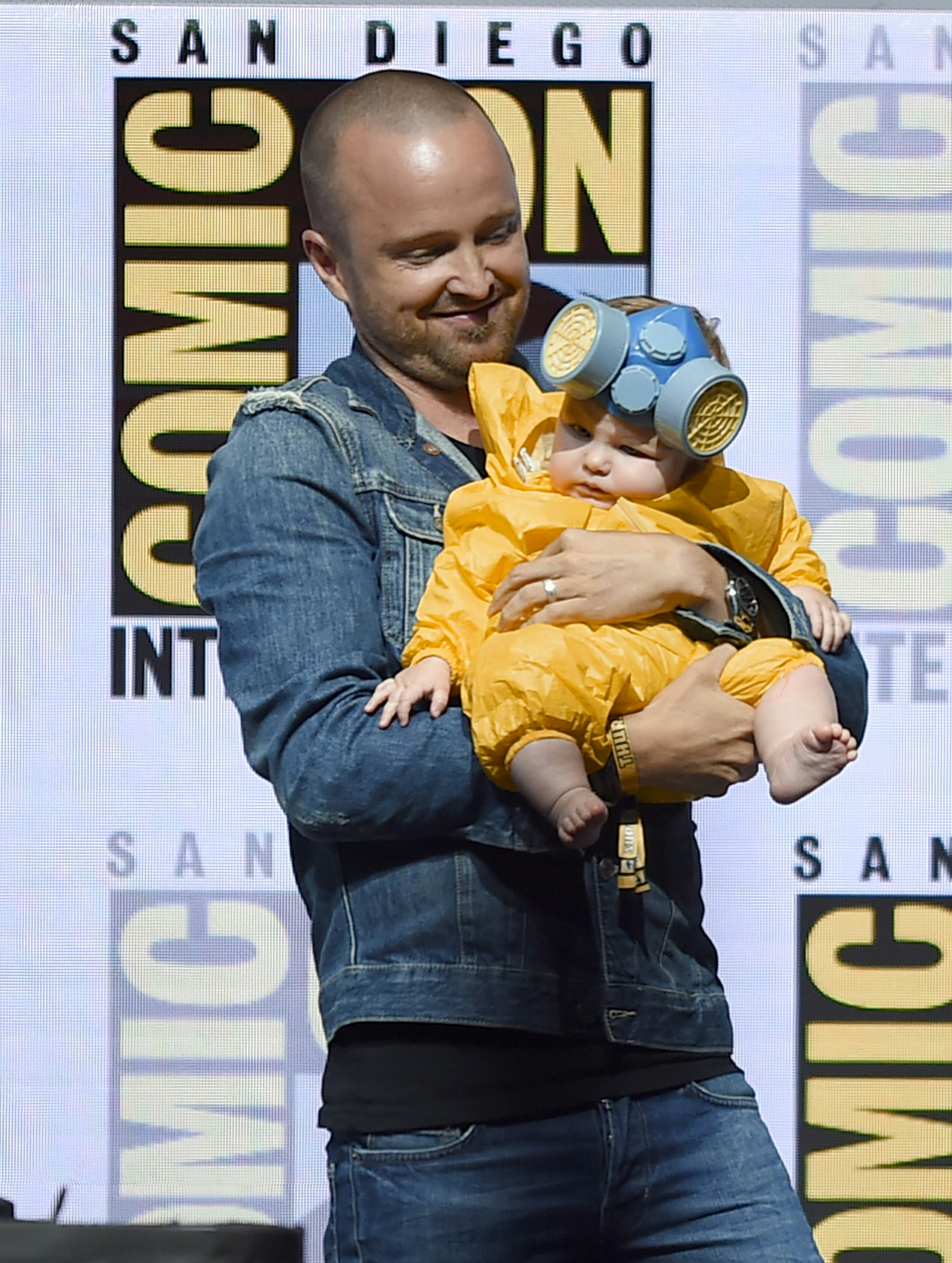 Aaron Paul's Daughter Wore A 'Breaking Bad' Costume To ComicCon That(01)