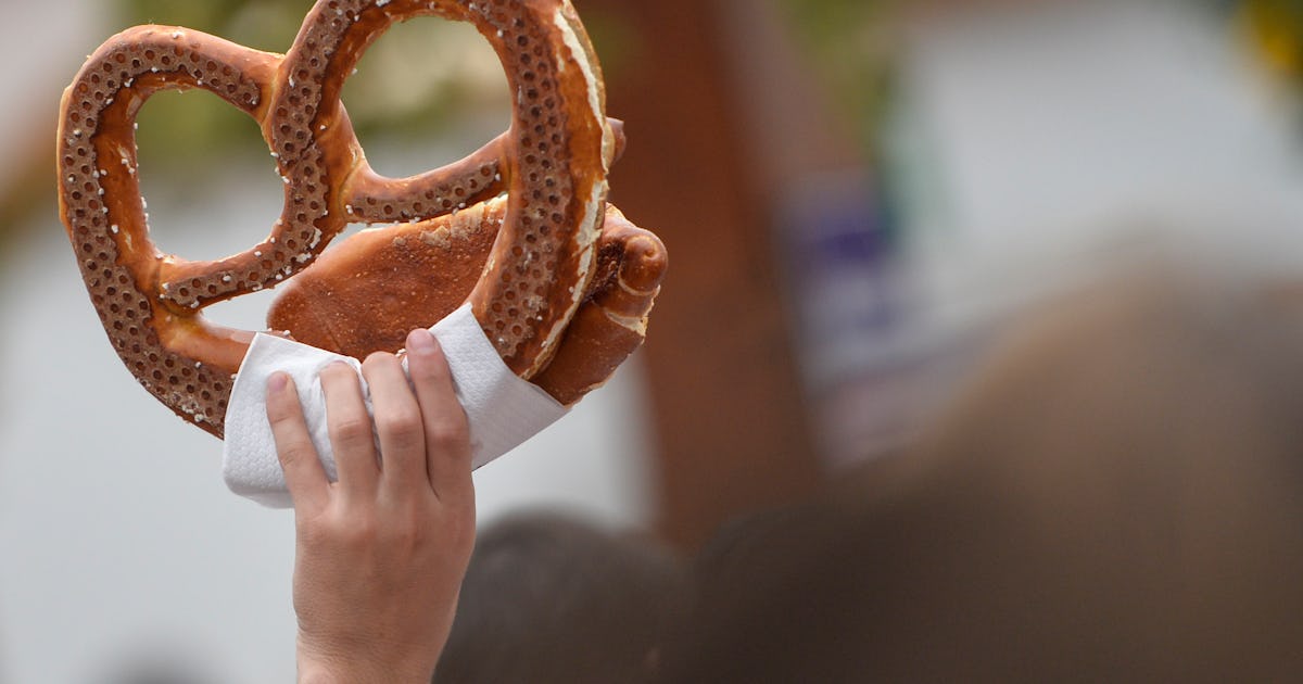 How To Get BOGO Pretzels From Auntie Anne's For Auntie Day