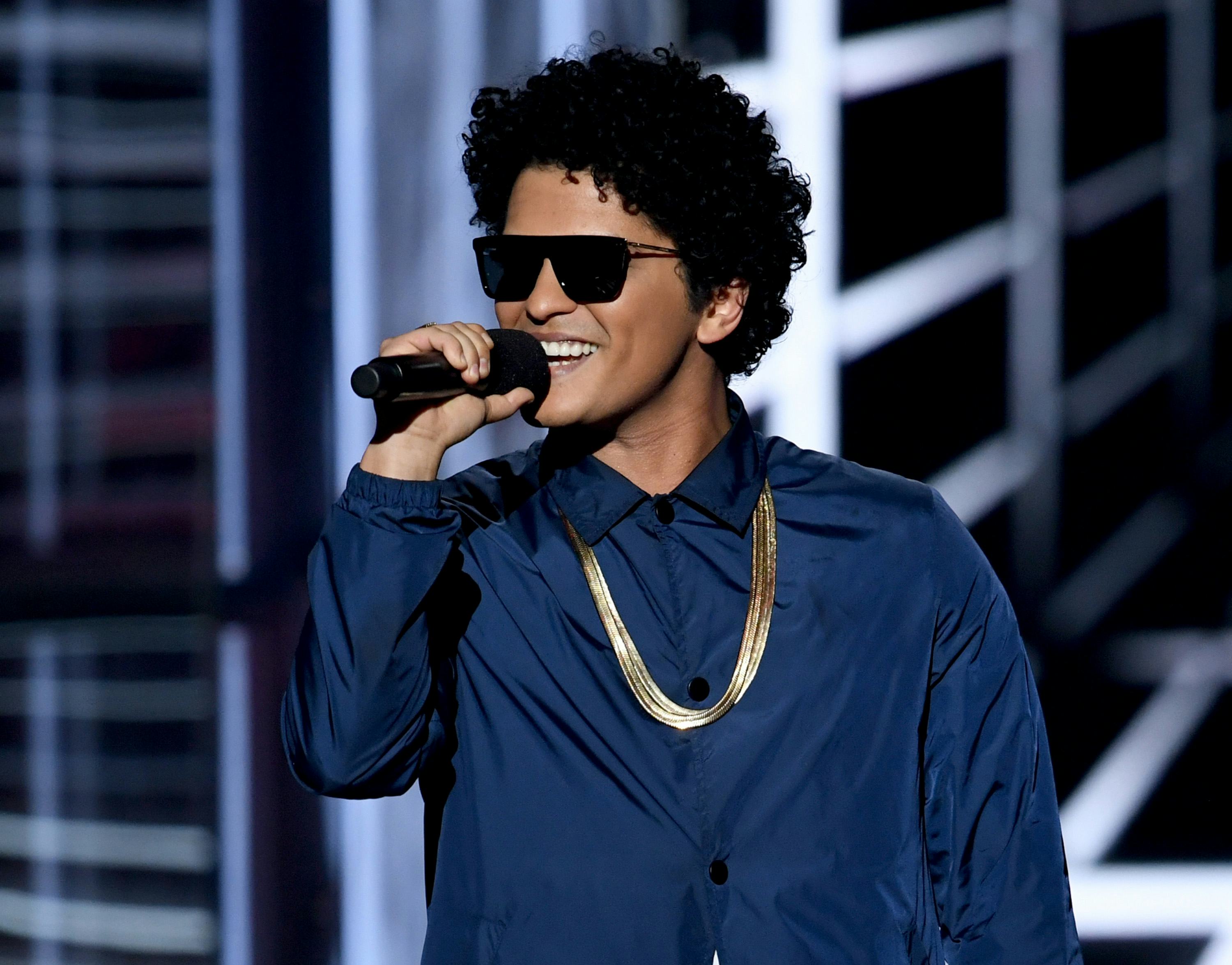 Bruno Mars Responded To Cardi B Leaving Their Tour In The Most ...