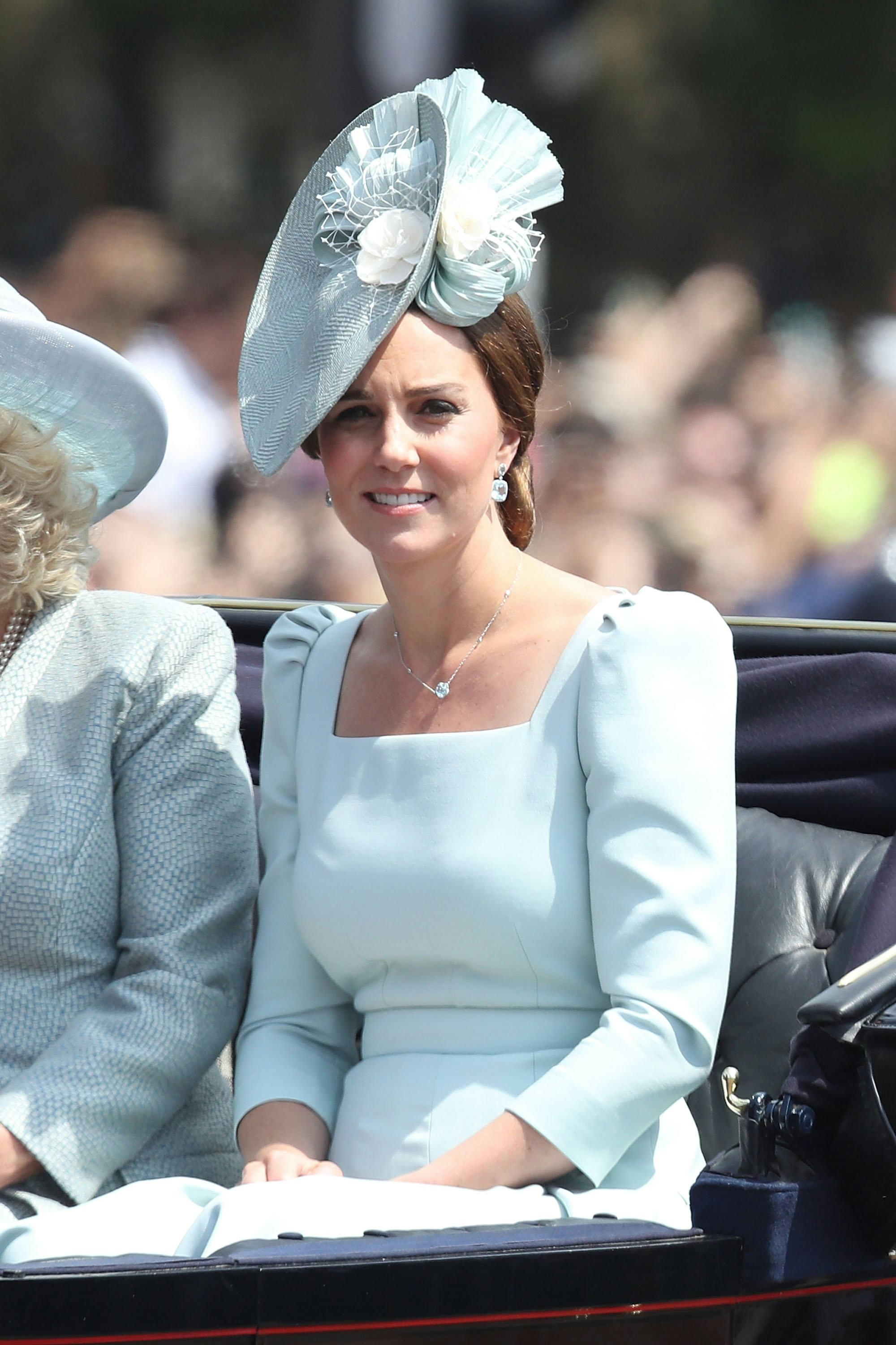 Kate middleton christening outlet dress