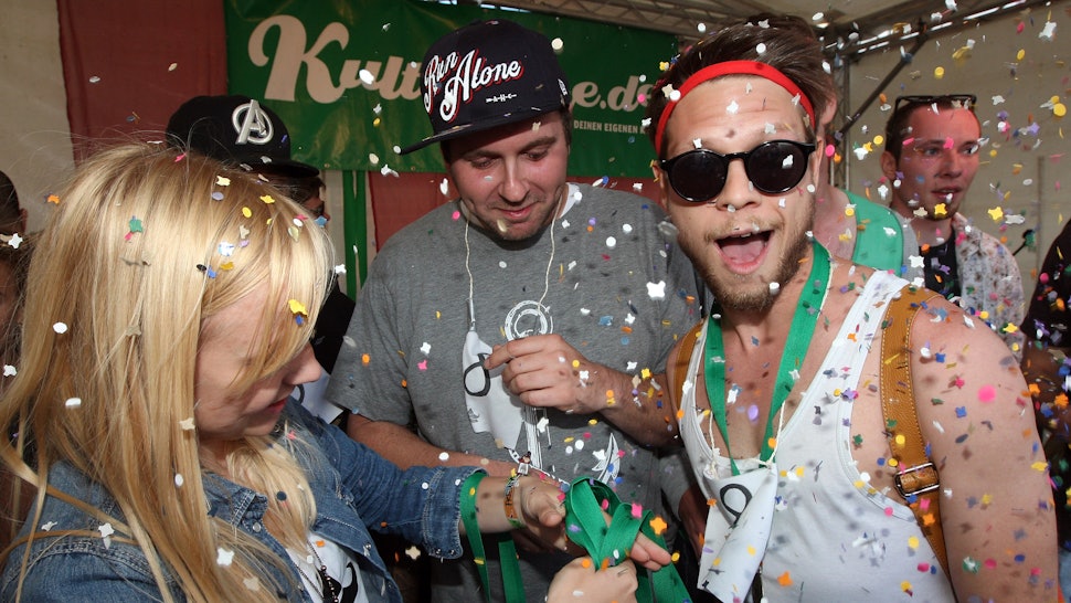 What Does "Yeet” Mean & How Do You Use It? Here's The Backstory On The