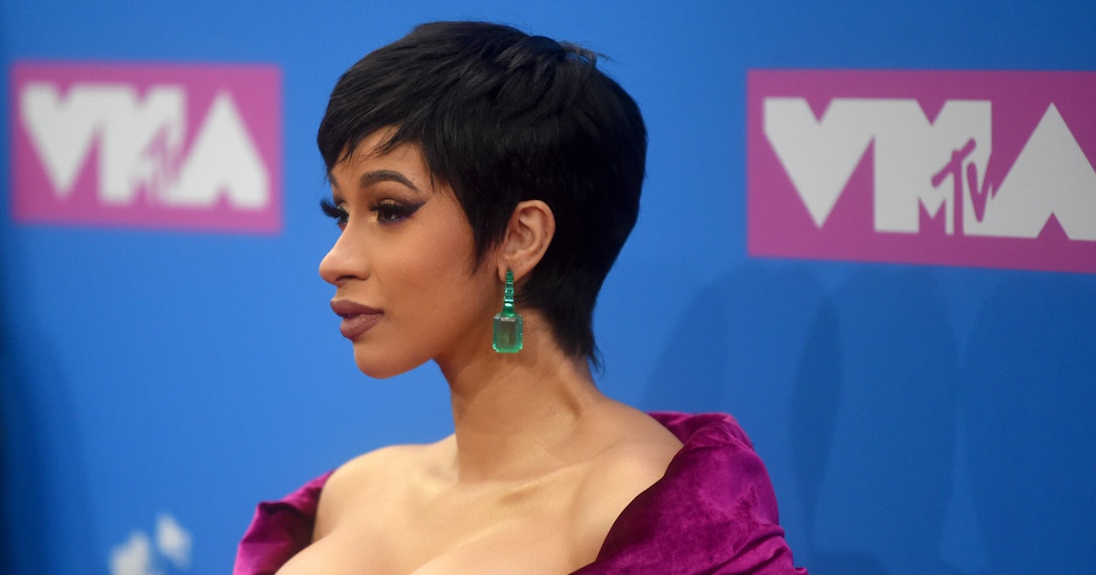 Cardi B rocked short hair at the MTV Video Music Awards, making for yet ano...