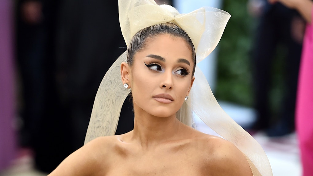 Ariana Grande S Sweetener Snapchat Lens Lets You Try On Merch