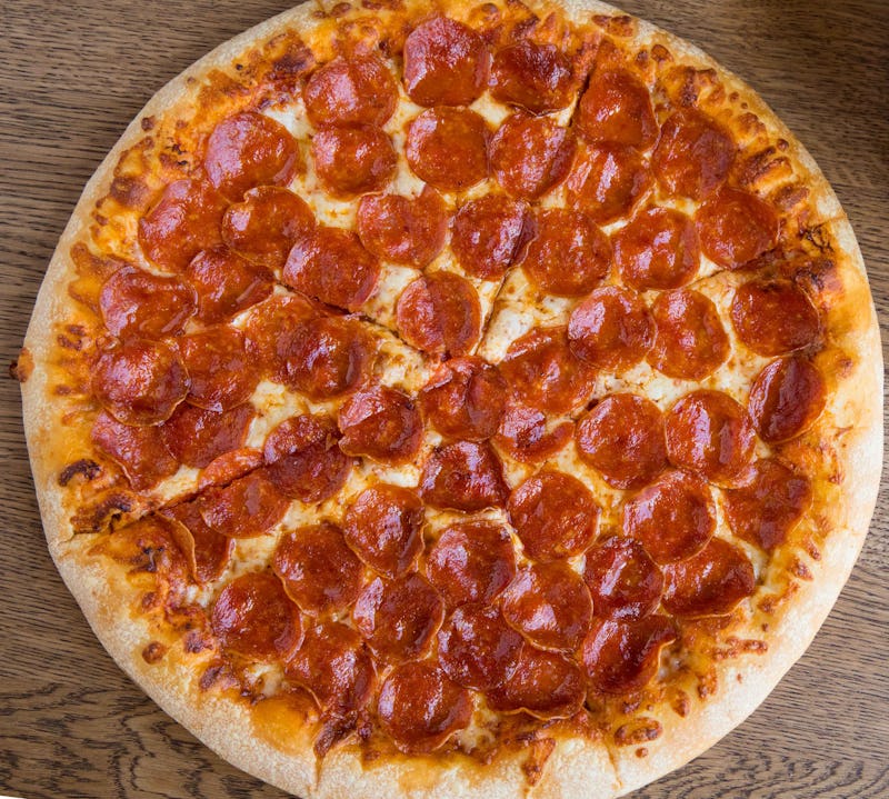 6 National Pepperoni Pizza Day 2018 Deals & Freebies All Pizza-Lovers ...