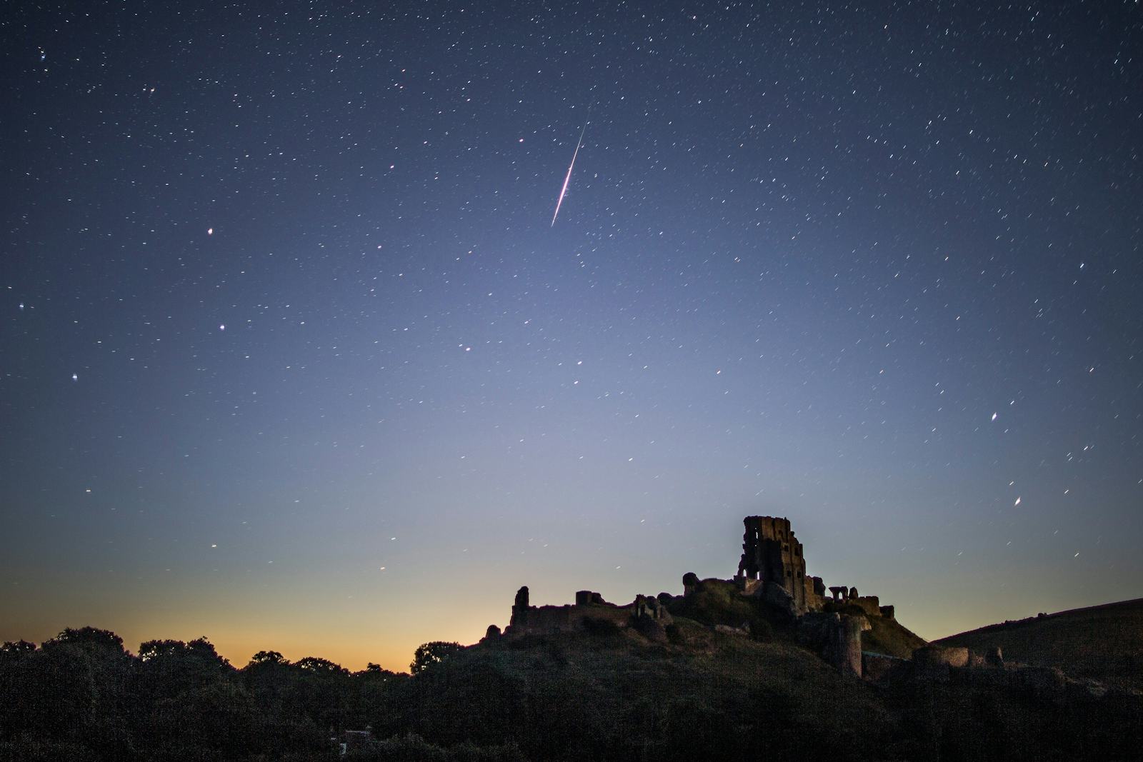 How To Watch The Lyrid Meteor Shower This Week, Because It's Sure To Be