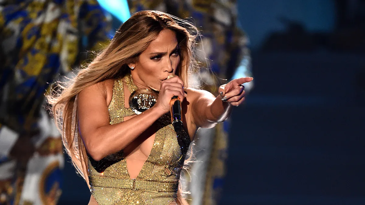 Jennifer Lopez Fell During A Recent Performance & She Recovered Like A Total Pro — VIDEO