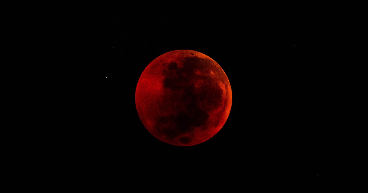 How The Super Blood Wolf Moon Will Affect You, According To ...