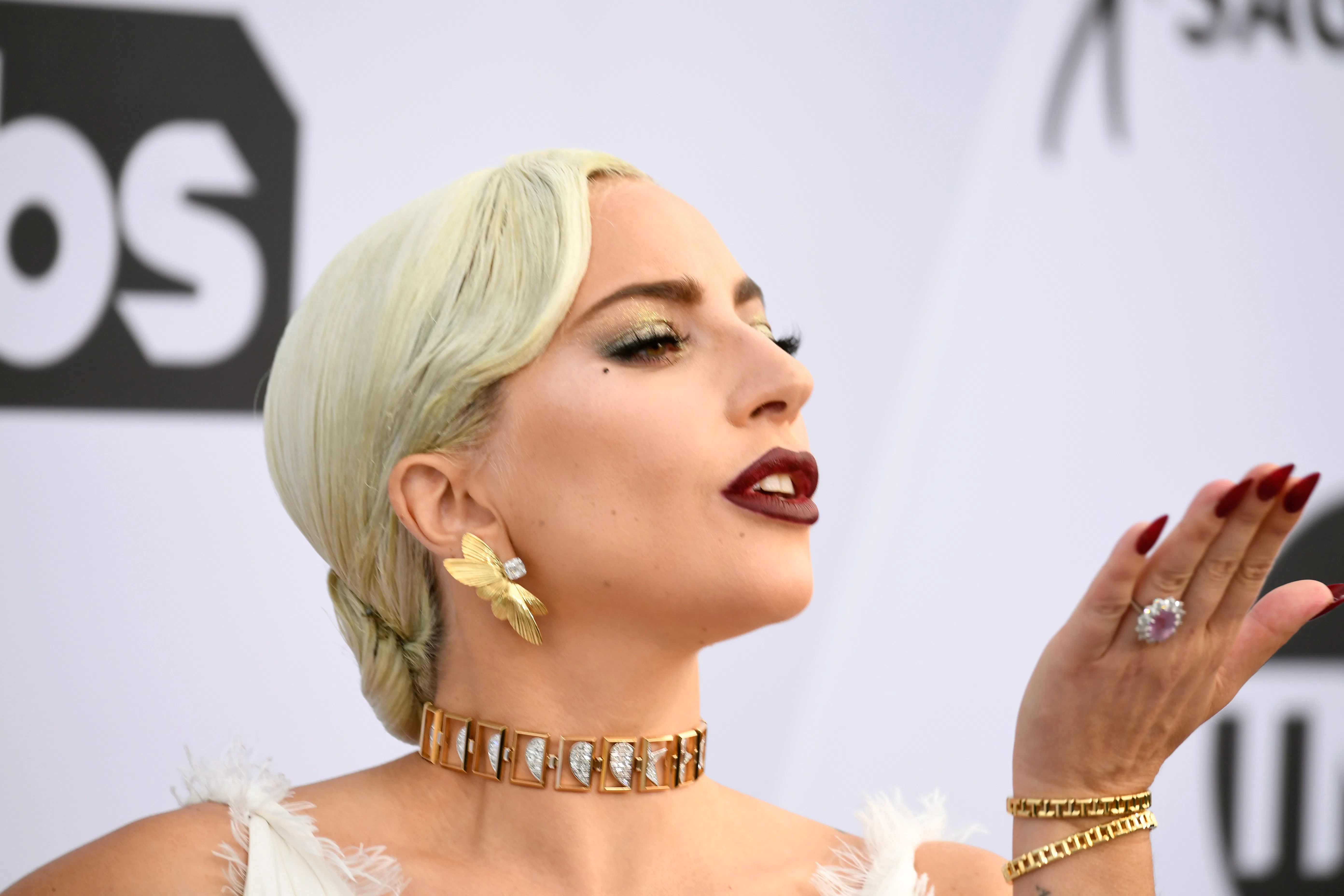 Lady Gaga's 2019 SAG Awards Dress Makes Her Look Like An Actual Angel Sent  Down From Heaven