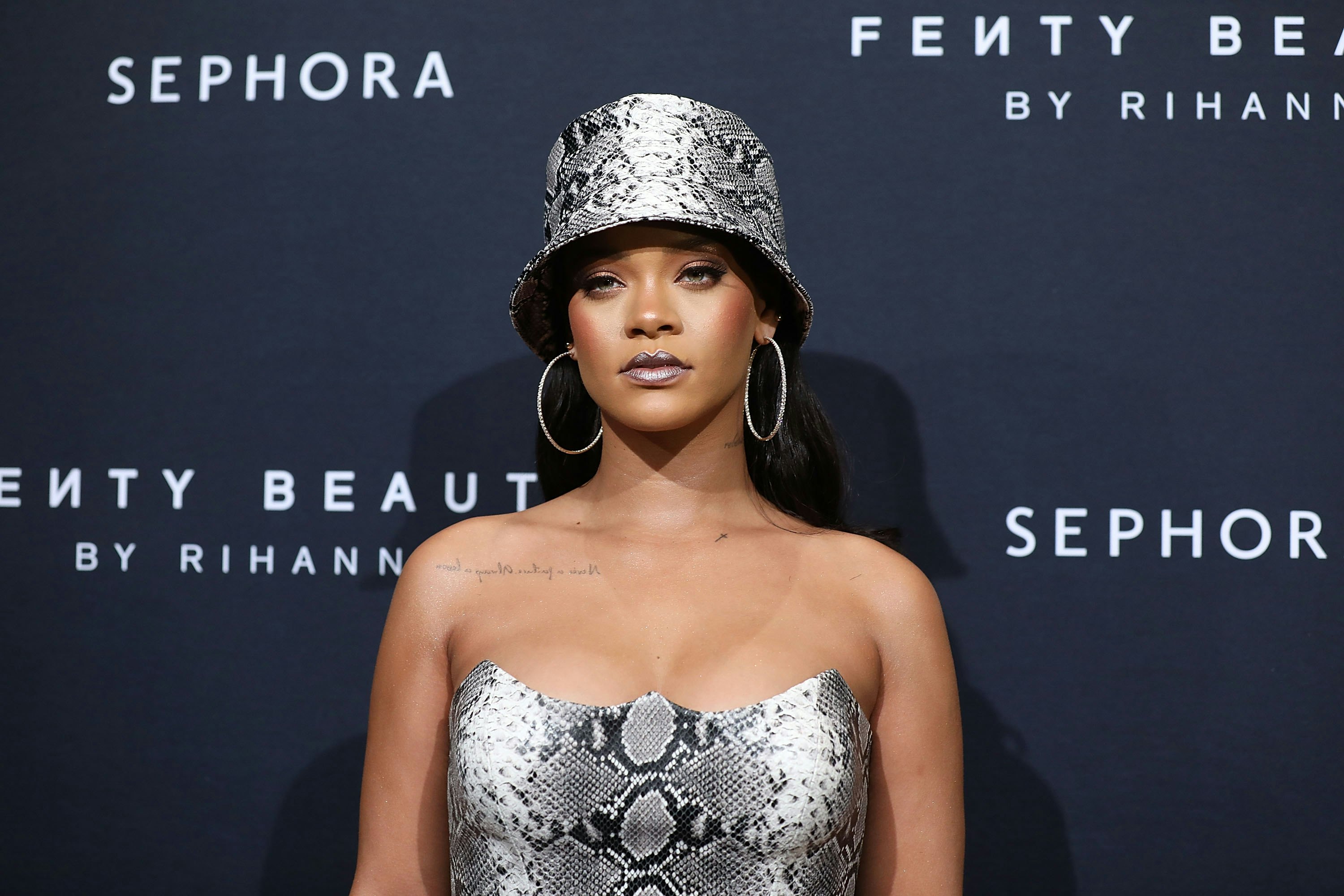 Rihanna debuts much-anticipated Fenty fashion line - Good Morning