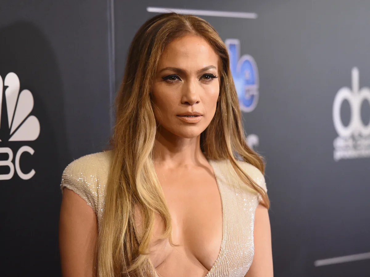 does jennifer lopez smoke cigarettes Jennifer Lopez's Wellness Secrets May Be Responsible For Her Iconic Glow does jennifer lopez smoke cigarettes Jennifer Lopez's Wellness Secrets May Be Responsible For Her Iconic Glow