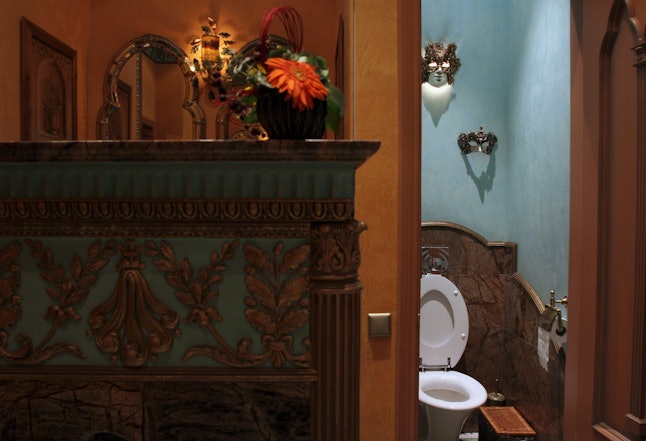 An old-timey bathroom. Setting an intention to keep your phone out of spaces like the bathroom can help you use your phone more mindfully
