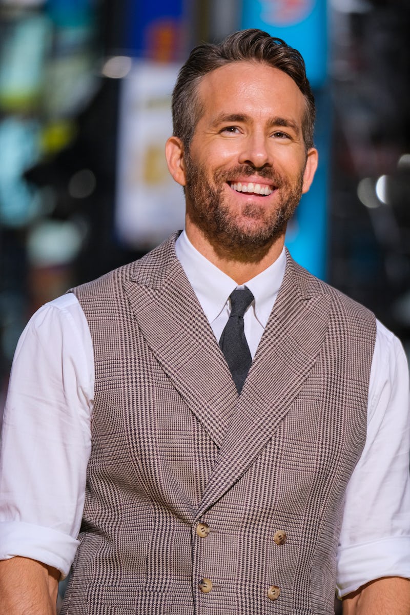 Ryan Reynolds sings a NSFW rendition of "Happy Birthday" to Hugh Jackman.