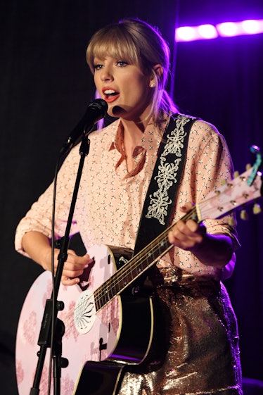 Taylor Swift performs live
