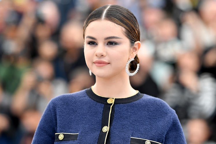 Selena Gomez's fans react to singer's new single with emotional tweets.