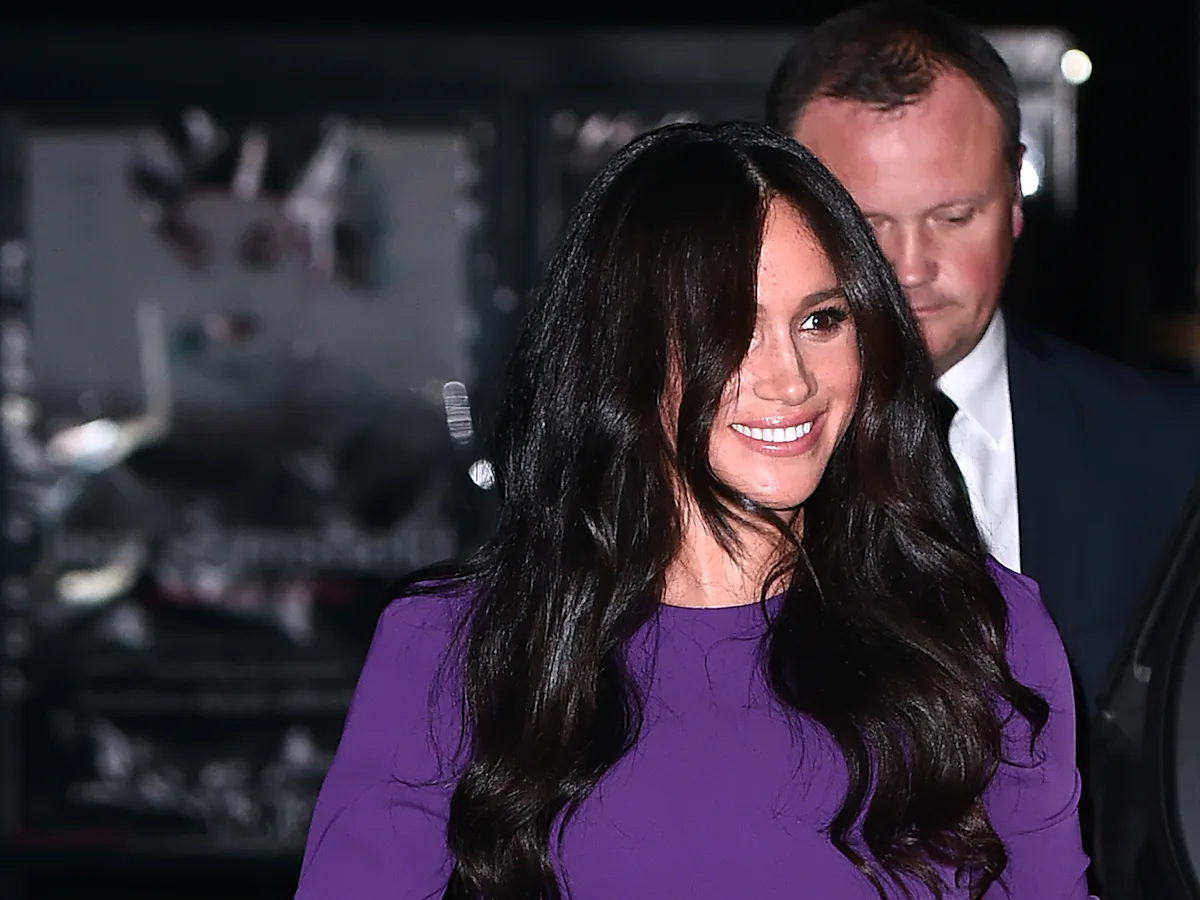 purple dress meghan markle Meghan Markle's Aritzia Purple Dress and Navy Pumps Look for Less - The Budget Babe