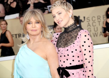 Kate Hudson & Goldie Hawn on the red carpet.