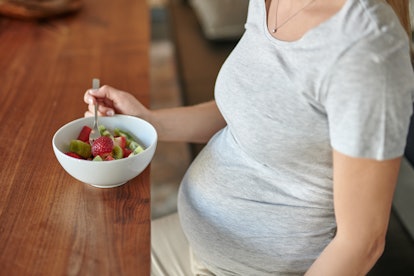 Experts say small, cut-up pieces of fruit are great snacks to eat during labor.