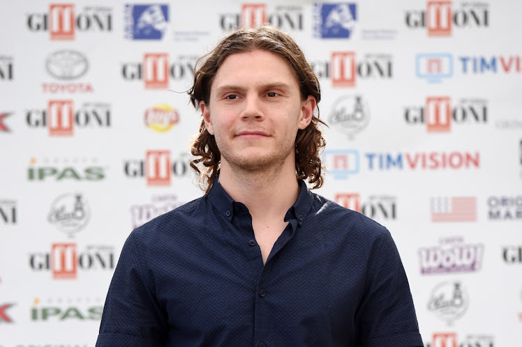 Evan Peters' zodiac sign is Aquarius