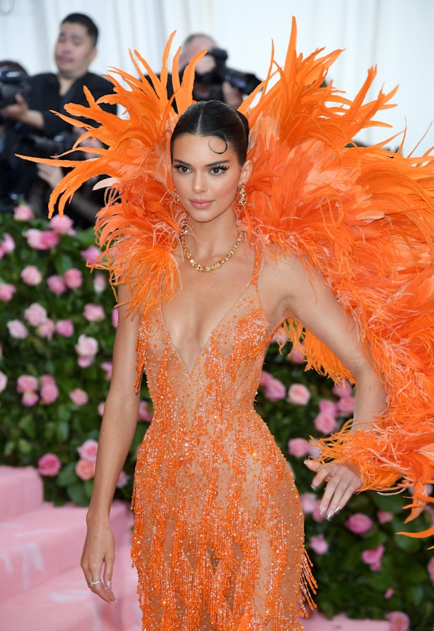 For Halloween, Kendall Jenner Hired 6 People To Dress Like Her At A Party