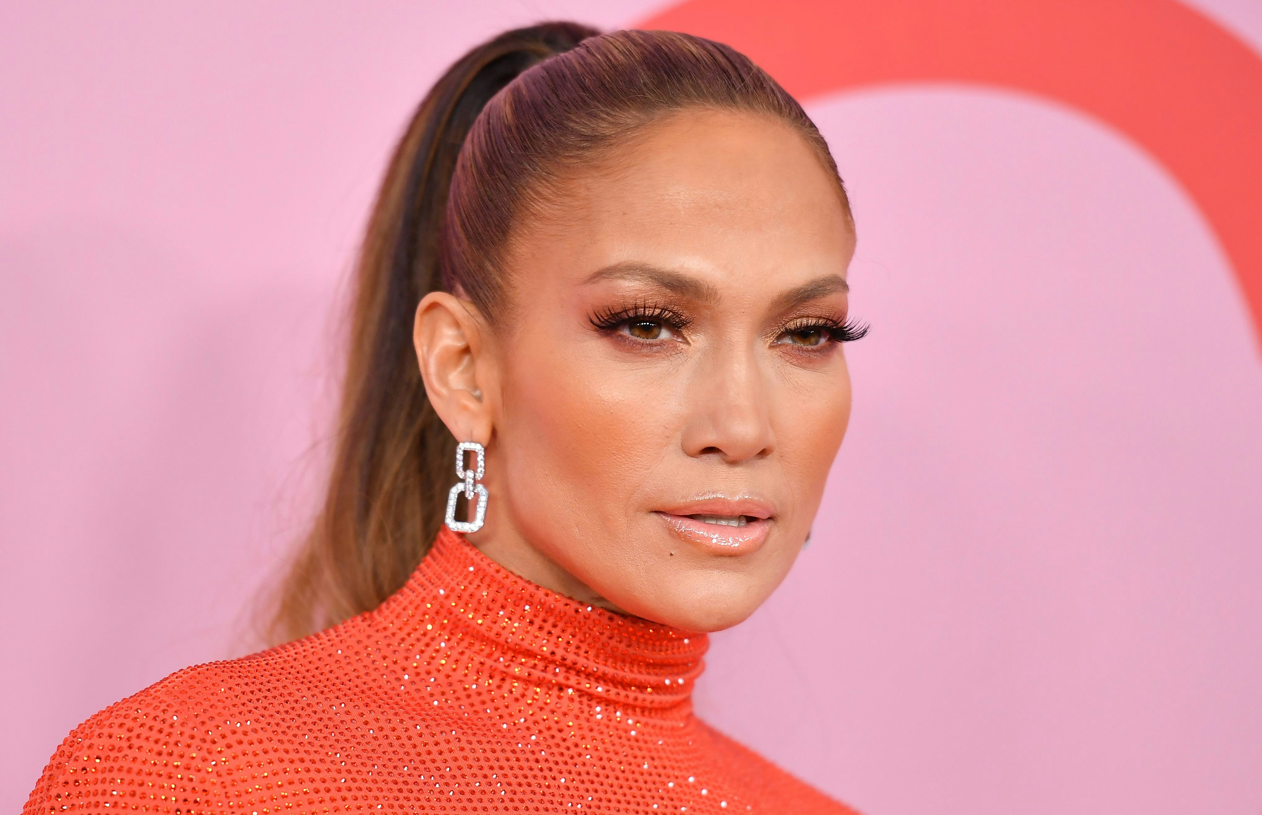 J Lo S Lob Haircut Is The Only Inspo You Need This Winter