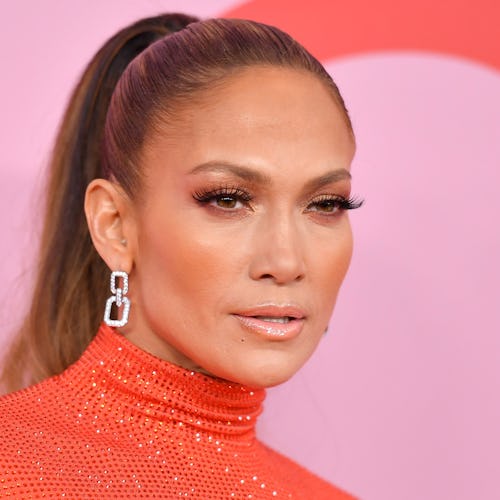  J.Lo's new lob haircut is very different than her previous ponytail style