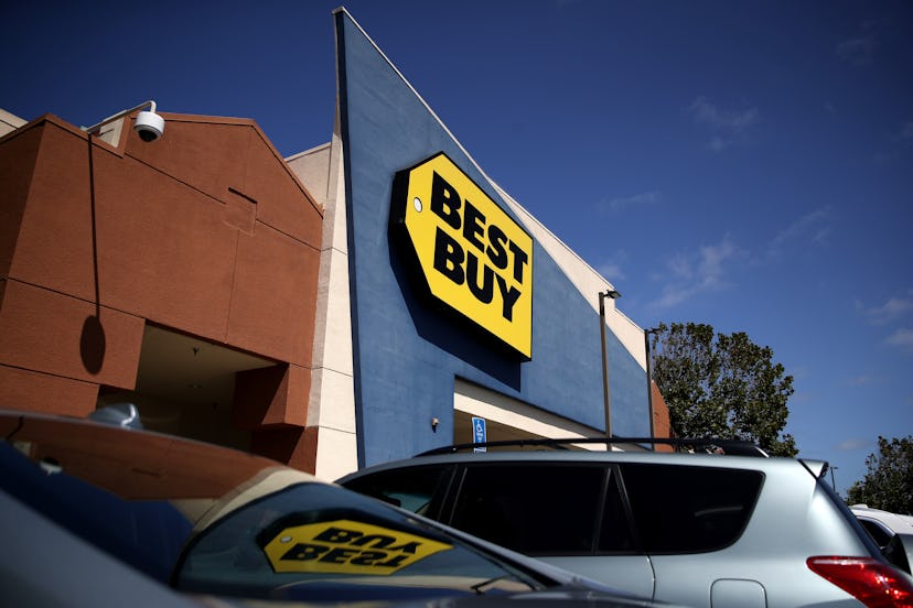 Best Buy's Black Friday hours start Thanksgiving evening.