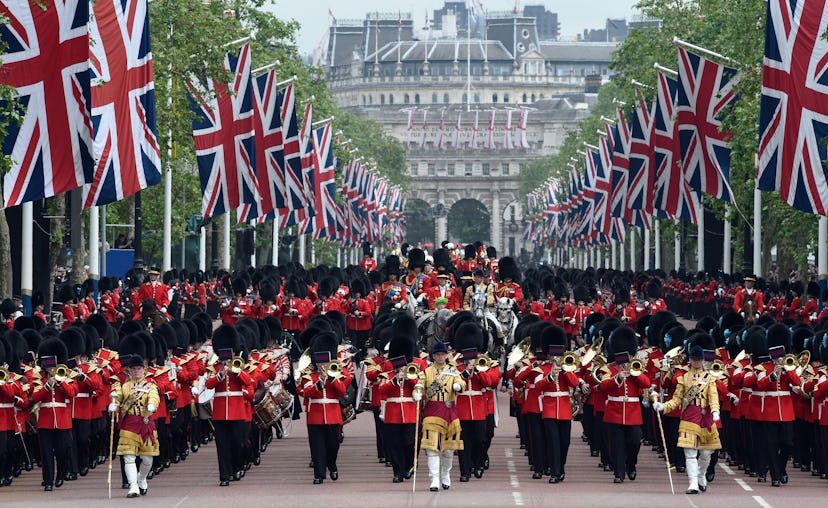 Although a great route for parades, The Mall in London wouldn't work well as an emergency airstrip f...
