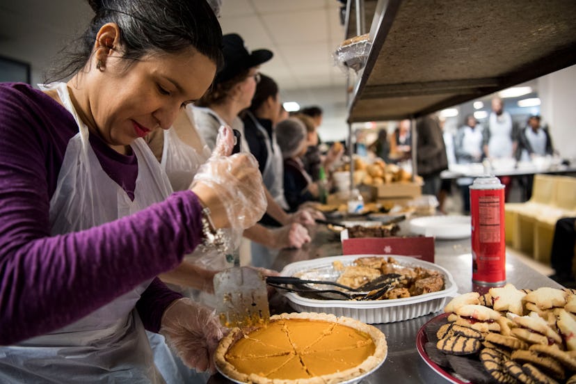5 Places To Volunteer On Thanksgiving 2019, Because They Definitely
