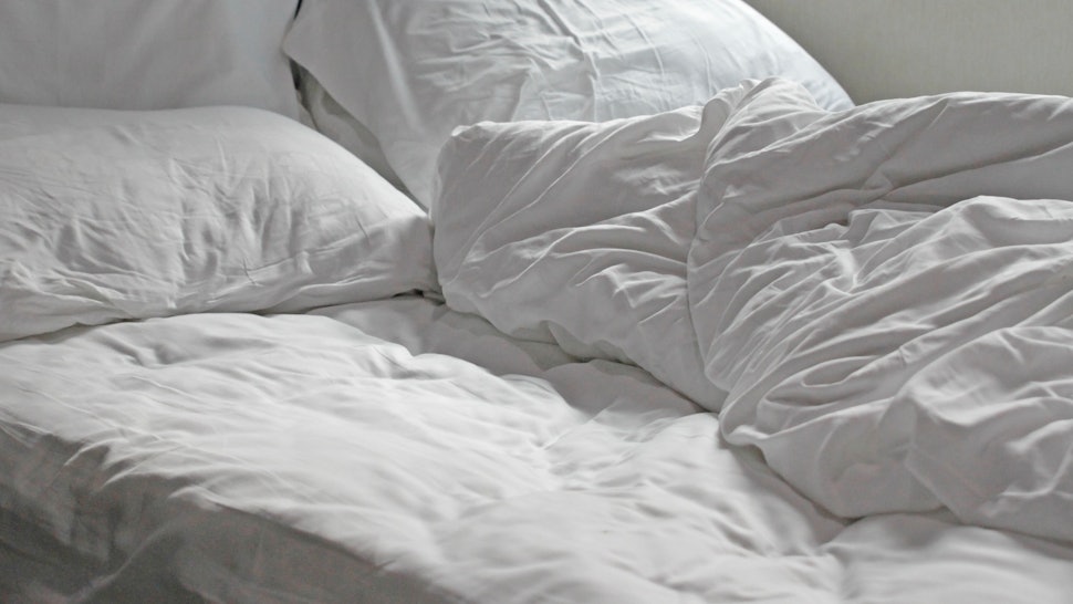 A Man Got Feather Duvet Lung From Changing His Bedspread