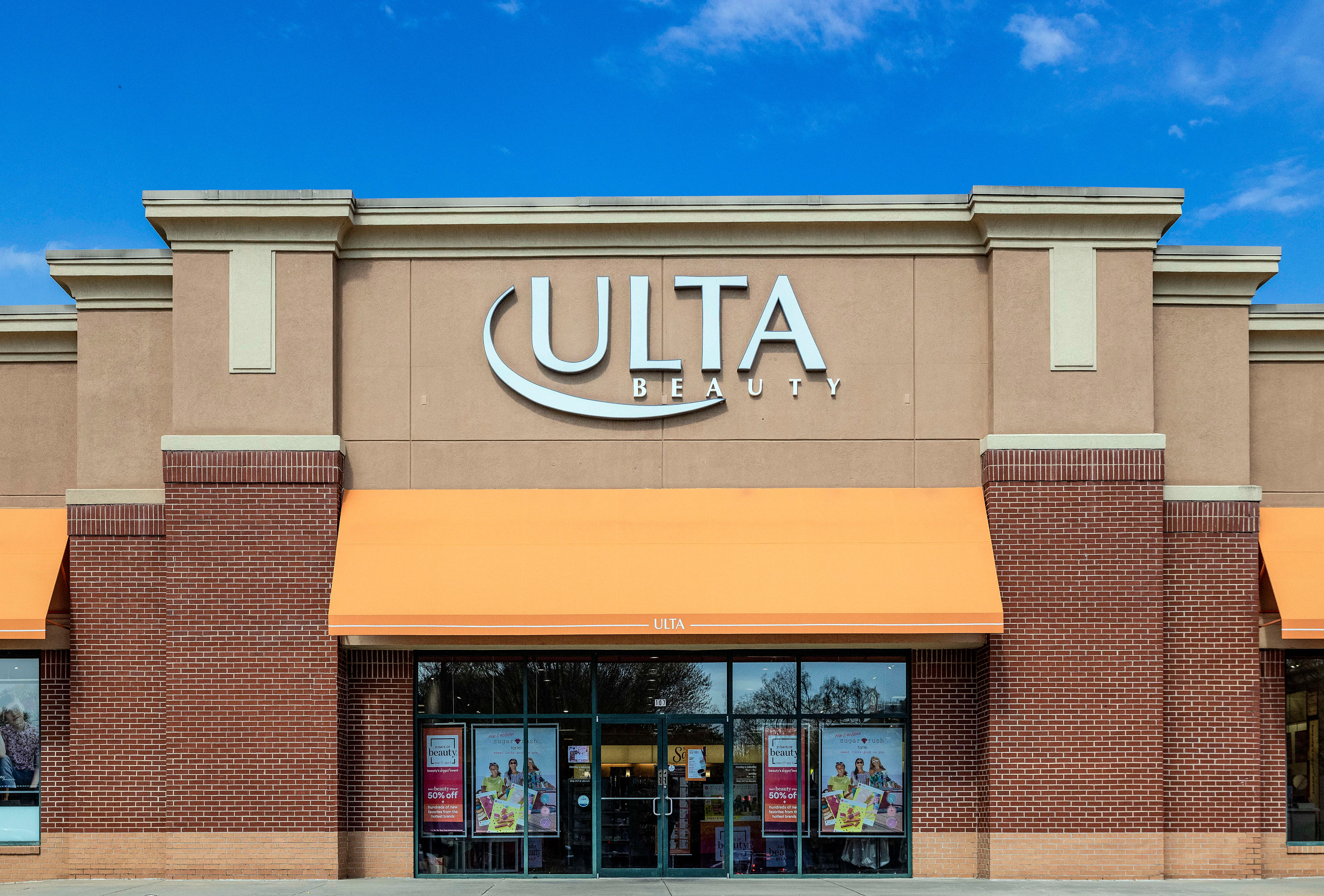 Ulta's Black Friday 2019 Sales Include $10 Mascaras & 50% Off Hair Tools